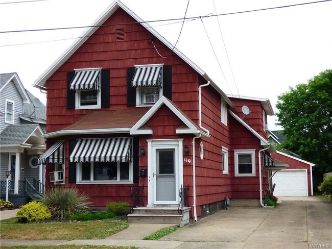 Vista de la acera - 119 Lincoln Ave