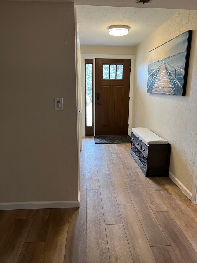 Foto del edificio - 34 Larchwood Ln