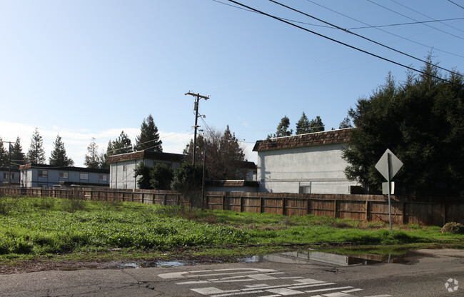 Building Photo - Parkside Apartments