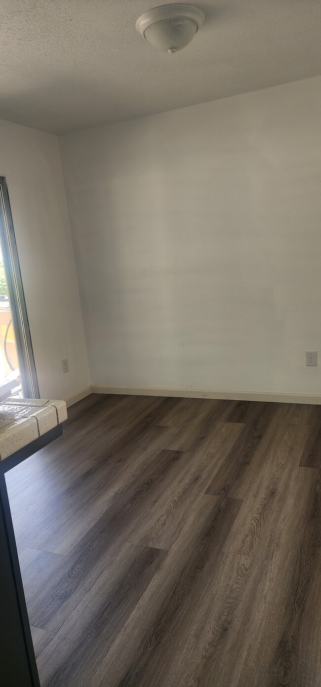 Dining room - 10240 56th St