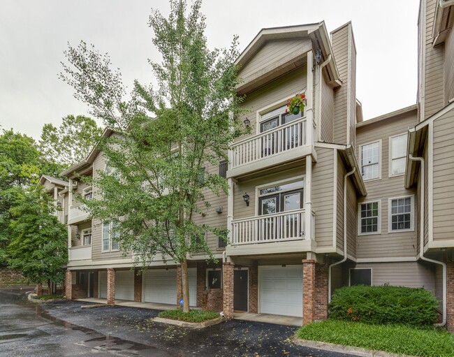 Foto del edificio - 2043 Stokes Ln