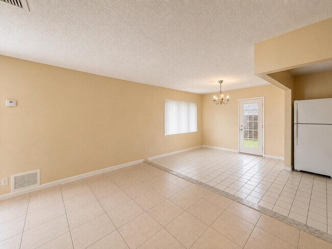Foto del edificio - 4125 Woodside Dr