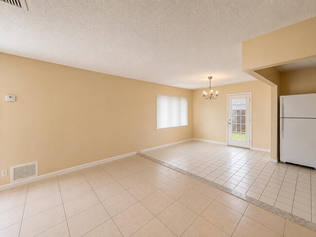Building Photo - 4125 Woodside Dr