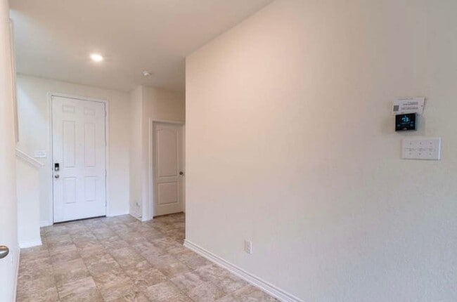 Building Photo - 3042 Comanche Crossing