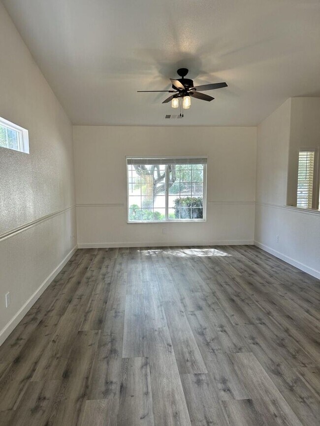 Building Photo - 4724 W Manor Ct