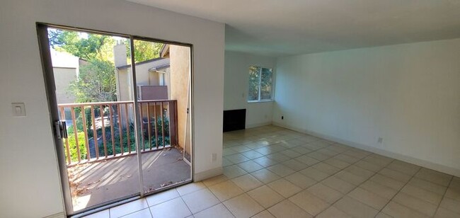 Foto del edificio - Stockton 1 Bedroom 1 Bath Condo in Gated C...