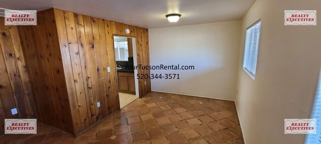 Foto del edificio - Grant & Silverbell Rd 3/1.5 with A/C