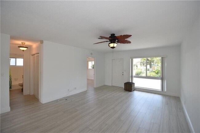 Foto del edificio - 1711 NE 60th St