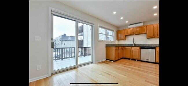 Building Photo - 451 E 8th St