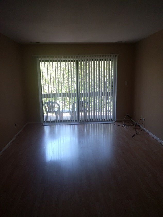 Sala de estar - 1400 N Elmhurst Rd