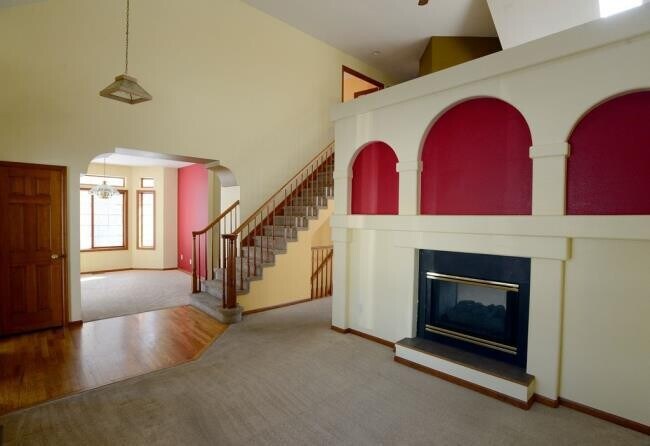 Foto del edificio - Sunny and Bright 5 bed, 4 bath Home with L...