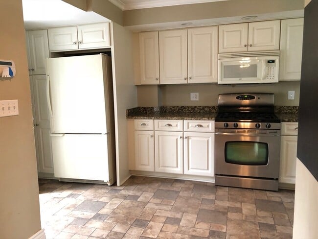 Foto del edificio - 27 Pleasant St