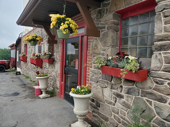 Main Entrance - 1440 Crosstown Hwy