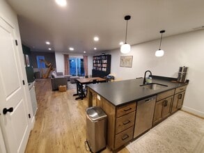 Building Photo - 1590 S 900 W