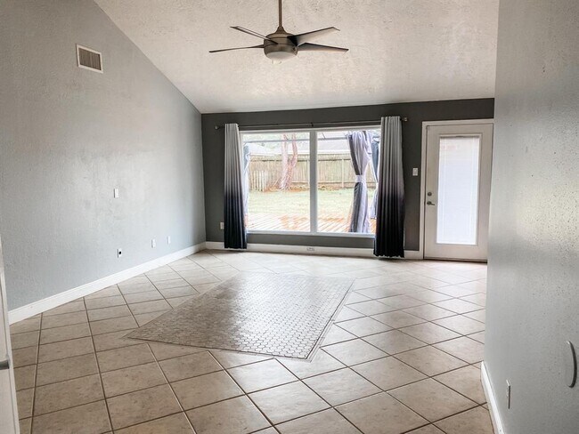 Building Photo - 2793 Glen Haven Dr