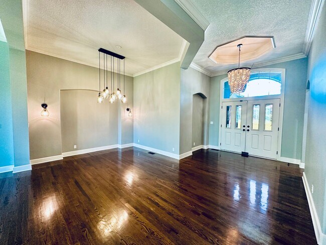 Building Photo - Leabrooke Maintenance Provided Home + Main...
