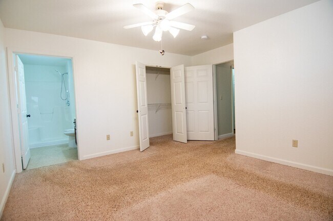 Building Photo - 2 bedroom, 2 bath duplex in Oklahoma