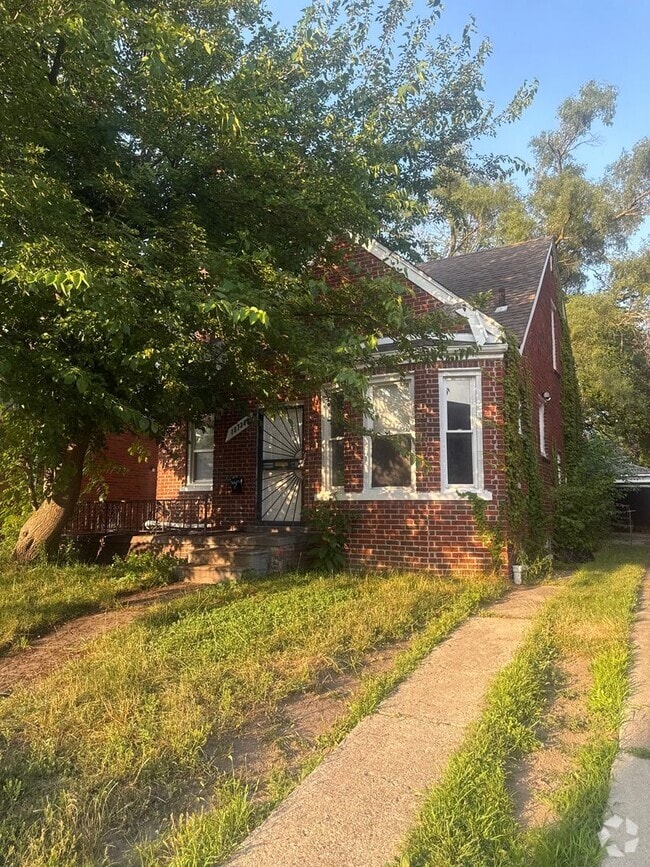 Building Photo - 15738 Sorrento Ave