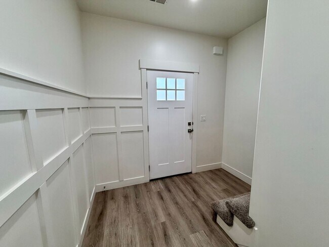 Foto del edificio - Nearly New Townhome