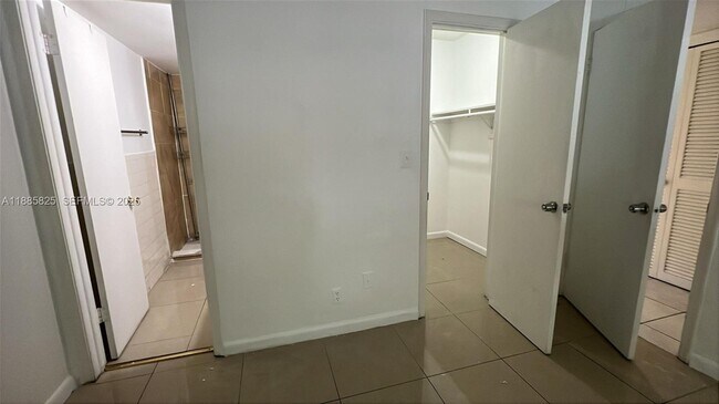 Foto del edificio - 8704 NW 35th St