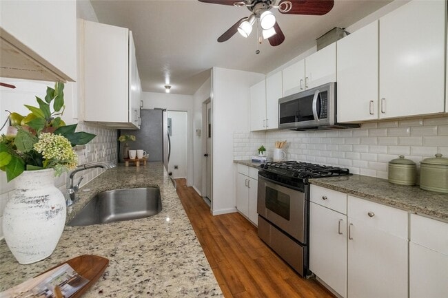 Foto del edificio - 817 Edgehill Dr