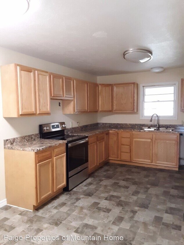 Primary Photo - 3 br, 1 bath House - 204 Dyer Street