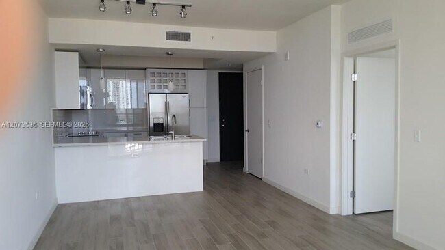 Foto del edificio - 999 SW 1st Ave