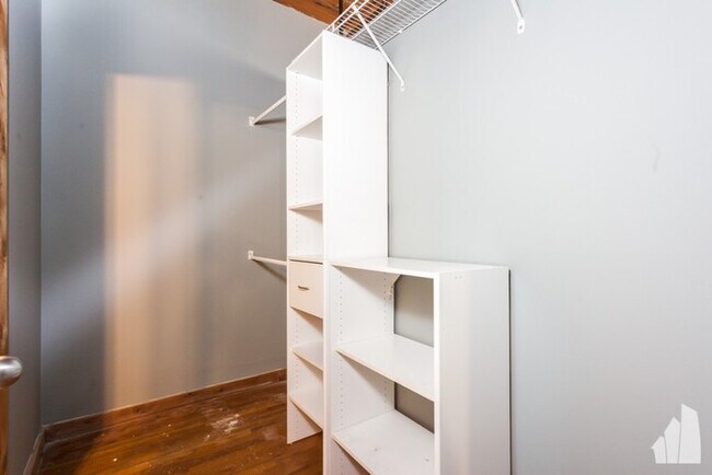 Building Photo - Beautiful 1 Bedroom Condo in South Loop!