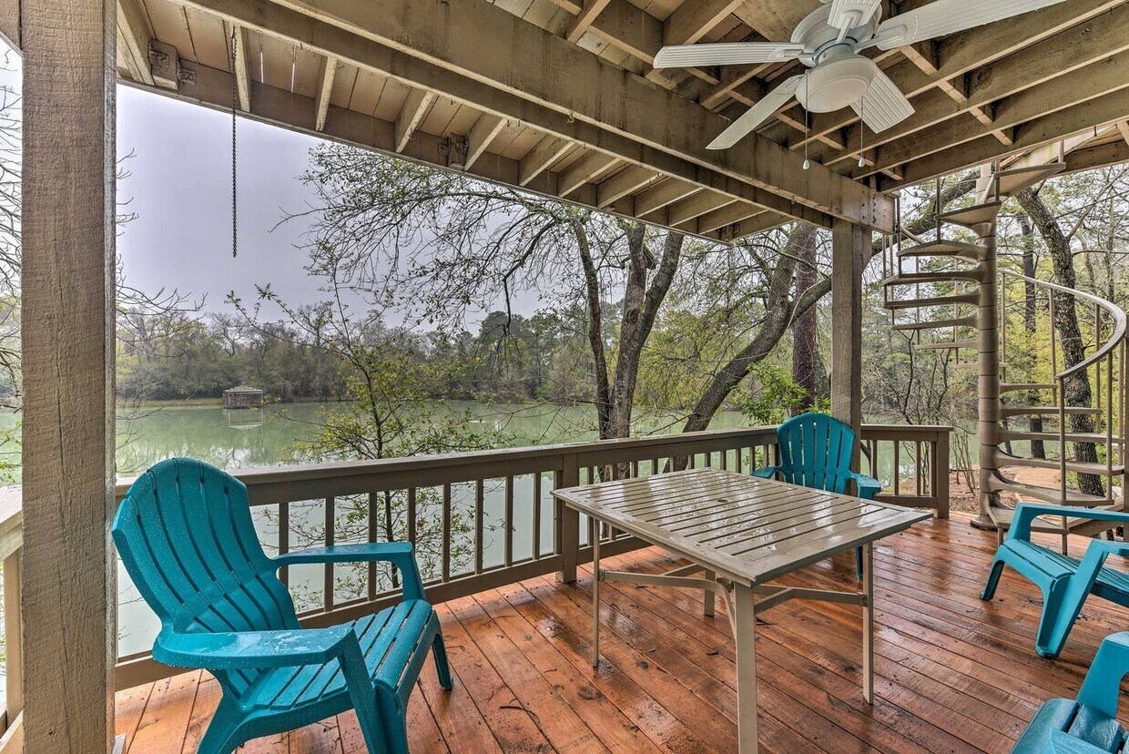 Primary Photo - Lake Front Townhome with resort-like Views!