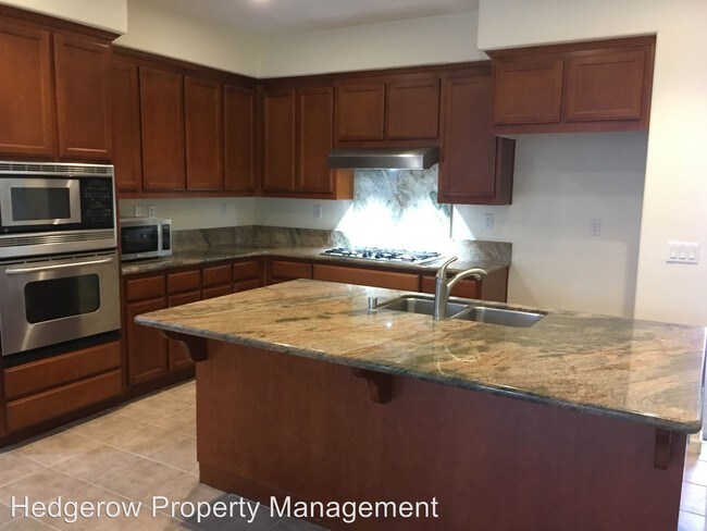 Foto del edificio - 975 Chelebrooke Ct