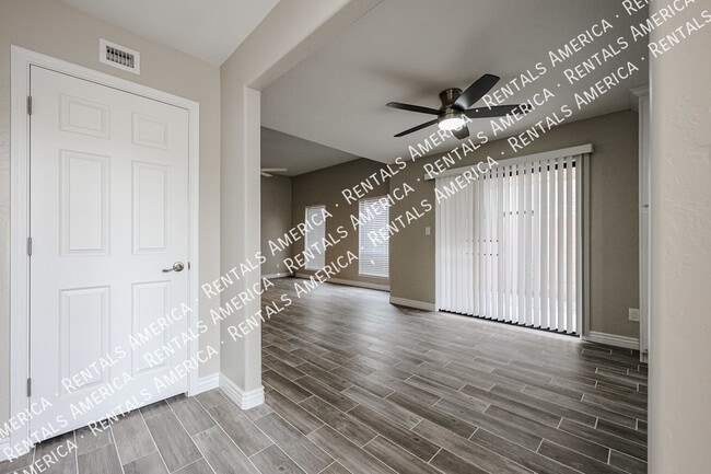 Building Photo - 16927 E Sabinas Dr