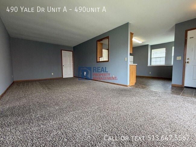 Building Photo - 490 Yale Dr