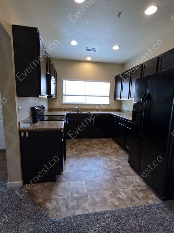 Building Photo - 4945 Hahns Peak Dr