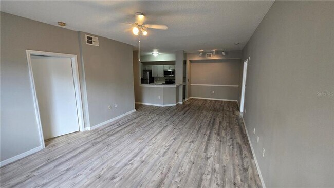 Foto del edificio - 5572 Metrowest Blvd
