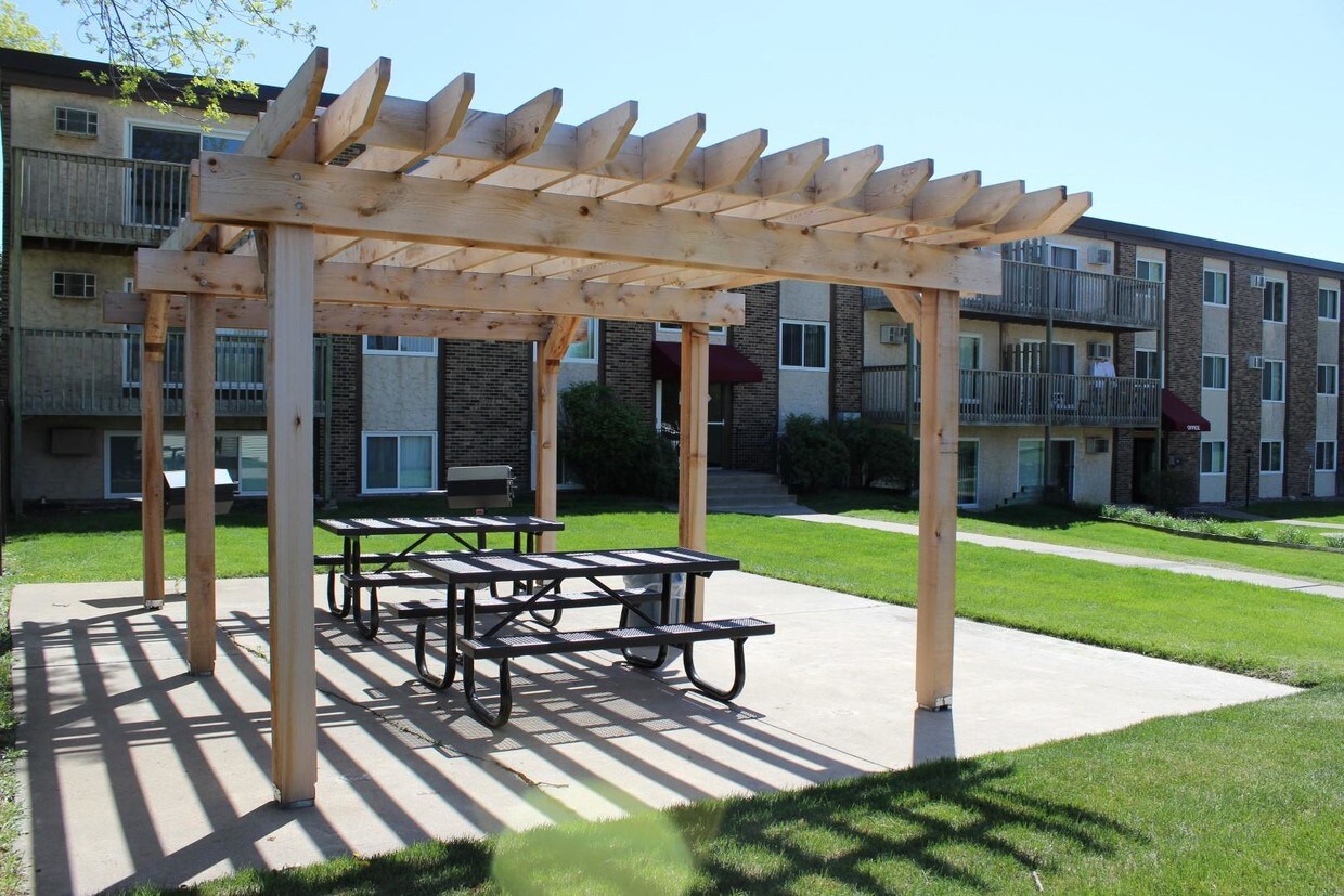 Primary Photo - Valley Place Apartments