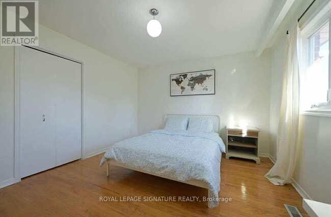 Building Photo - 570 Louis Dr