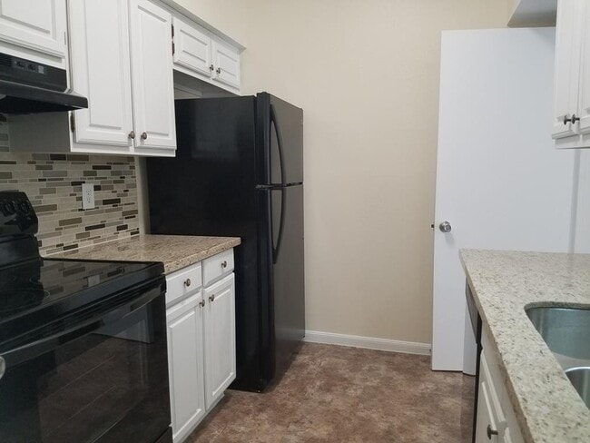 Building Photo - 2425 Underwood St