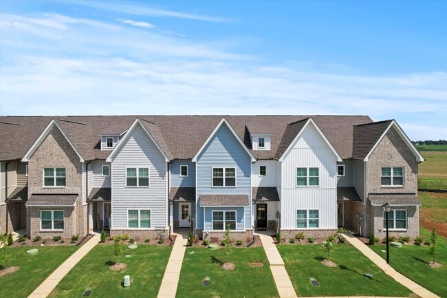 Building Photo - Fully Furnished and Move-In Ready! Flexible Lease Options Available!