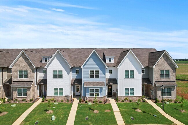 Foto del edificio - Fully Furnished and Move-In Ready! Flexible Lease Options Available!