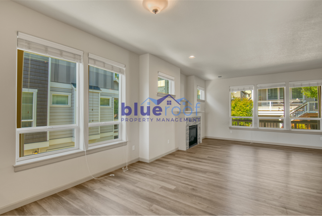 Foto del edificio - 7761 NE Mary Beth Ln