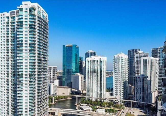 Foto del edificio - 185 SW 7th St