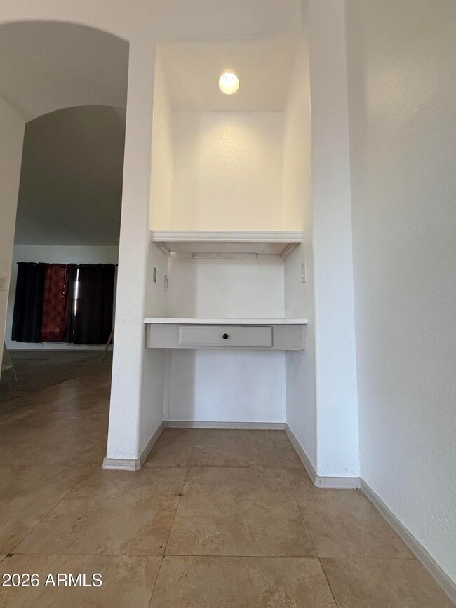 Building Photo - 5215 W Tonopah Dr