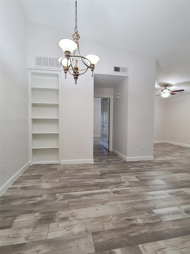 Building Photo - 2425 Augusta Dr