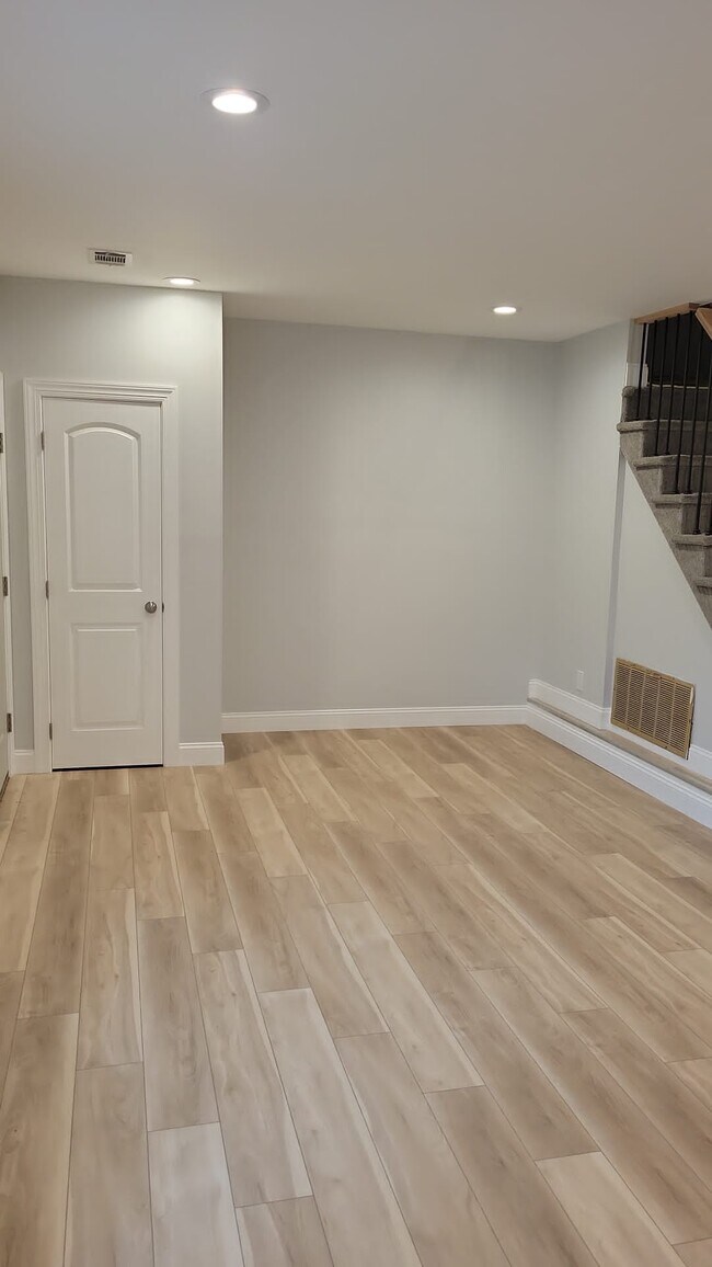 Foto del edificio - 1361 Thomas Ave