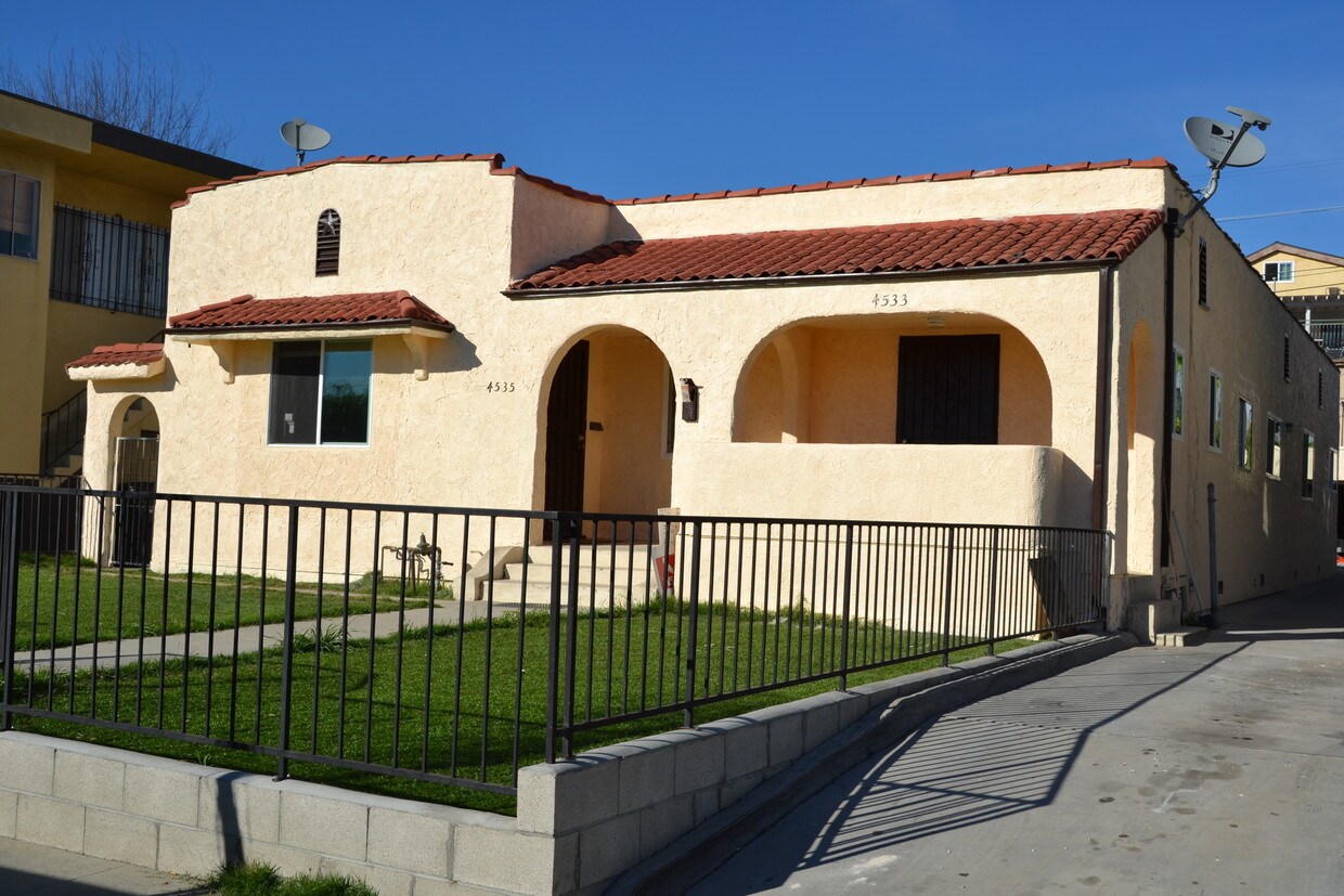 41 3 Bedroom Apartments for Rent in Mid City, CA Westside Rentals