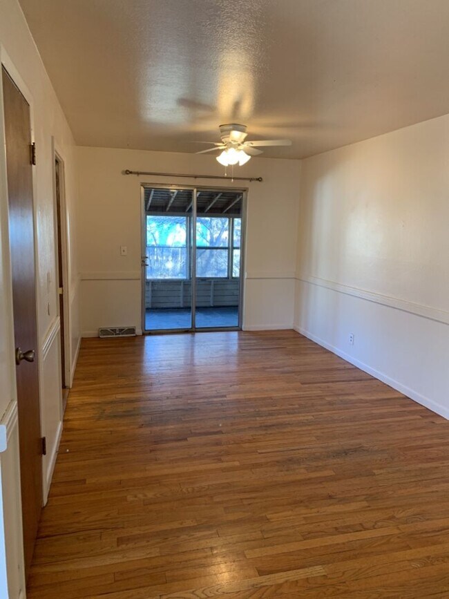 Foto del edificio - STUDENTS WELCOME! Spacious 5 Bed 2 Bath Ranch Home