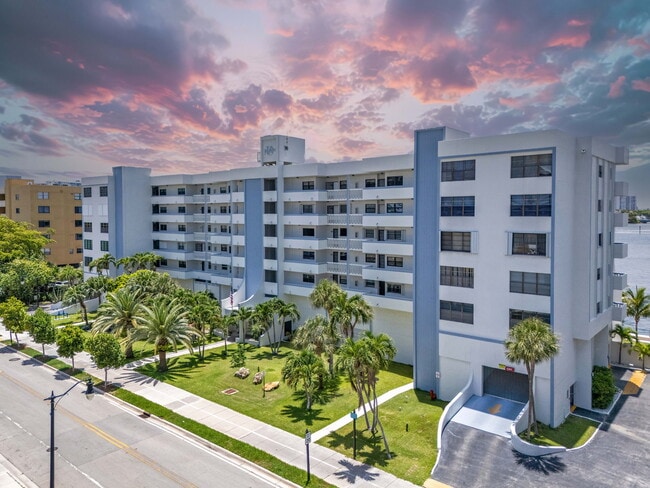 Foto del edificio - 17900 N Bay Rd