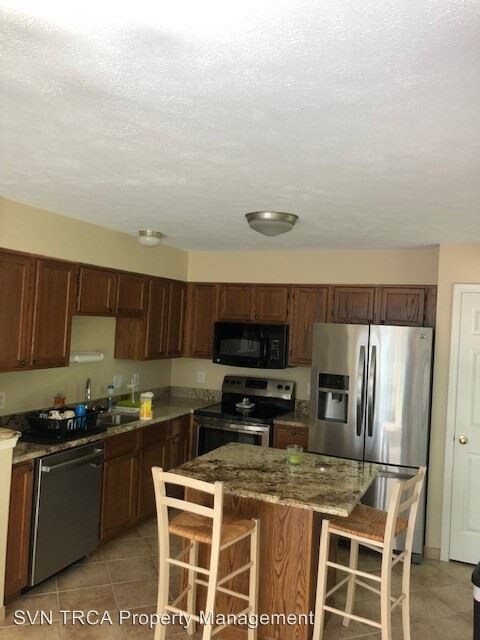 Building Photo - 3 br, 1.5 bath House - 2799 Drake Court