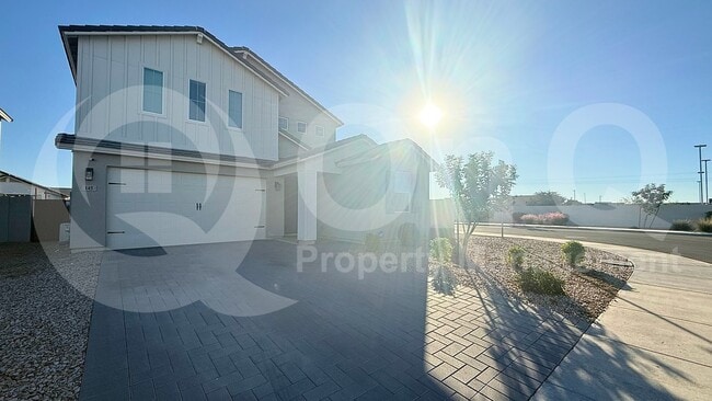 Foto del edificio - 145 E Mint Ln