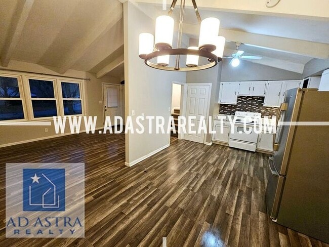 Building Photo - Open 3 Bed 2 Bath Home KCMO!!-Available in...
